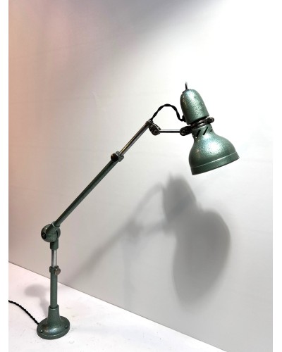 LAMPE ARTICULEE VERTE MARTELEE  de LUMINA 1960