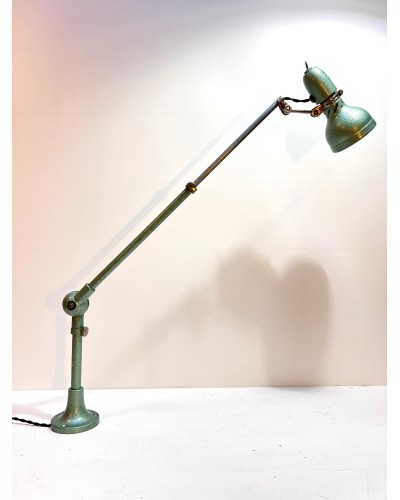 LAMPE ARTICULEE VERTE MARTELEE  de LUMINA 1960