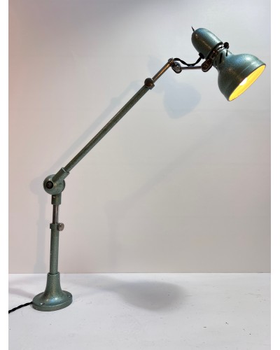 LAMPE ARTICULEE VERTE MARTELEE  de LUMINA 1960