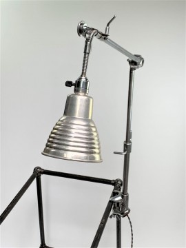 LAMPE " TOUS SENS " 1920 1930 version Nickelée Etau 2 bras